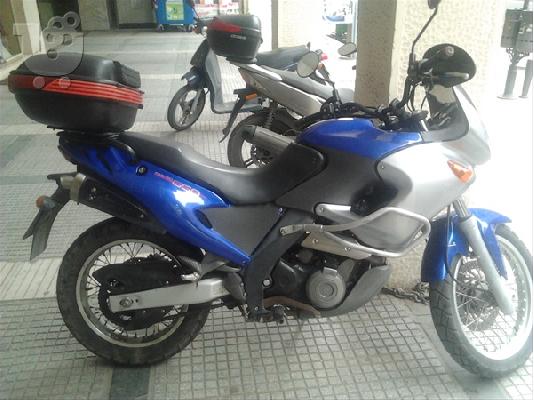 PoulaTo: APRILIA Pegaso 650 '02